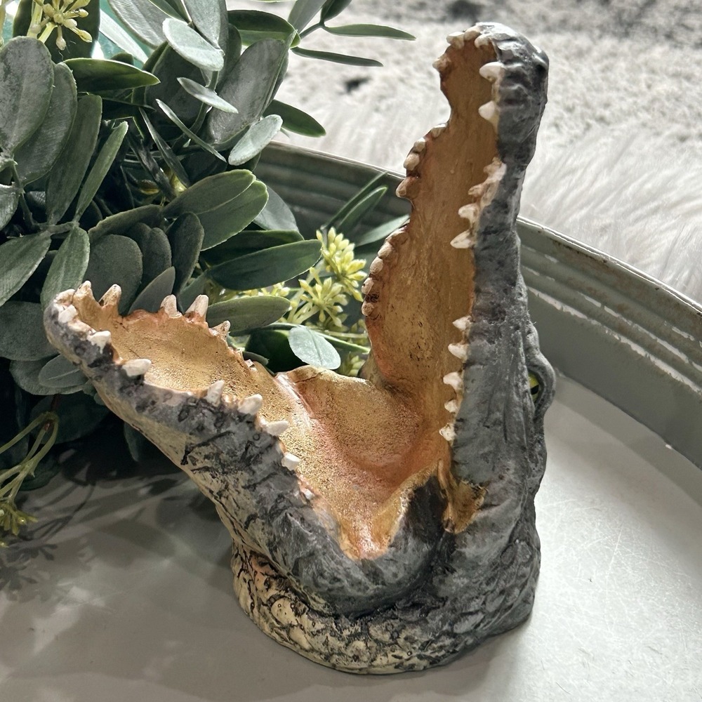 What On Earth Crocodile Mobile Phone Holder Novelty Resin Decor Gift‎